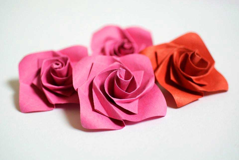 Rosa origami e bouquet di rose per San Valentino